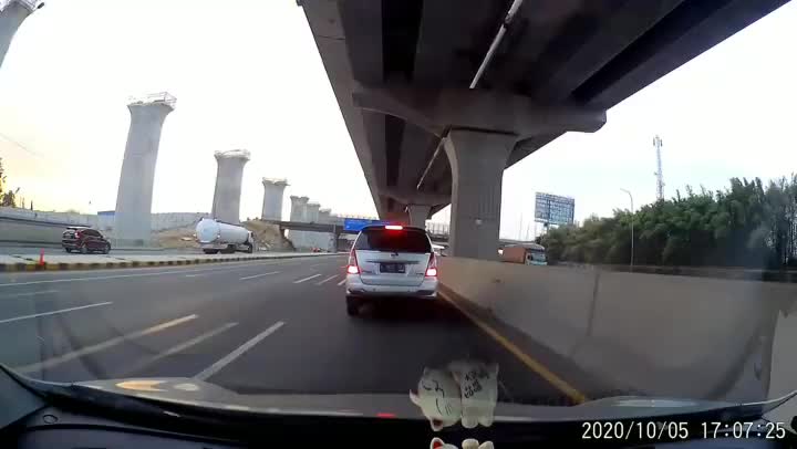 Dash Cam "What happens if you Crash a bus"