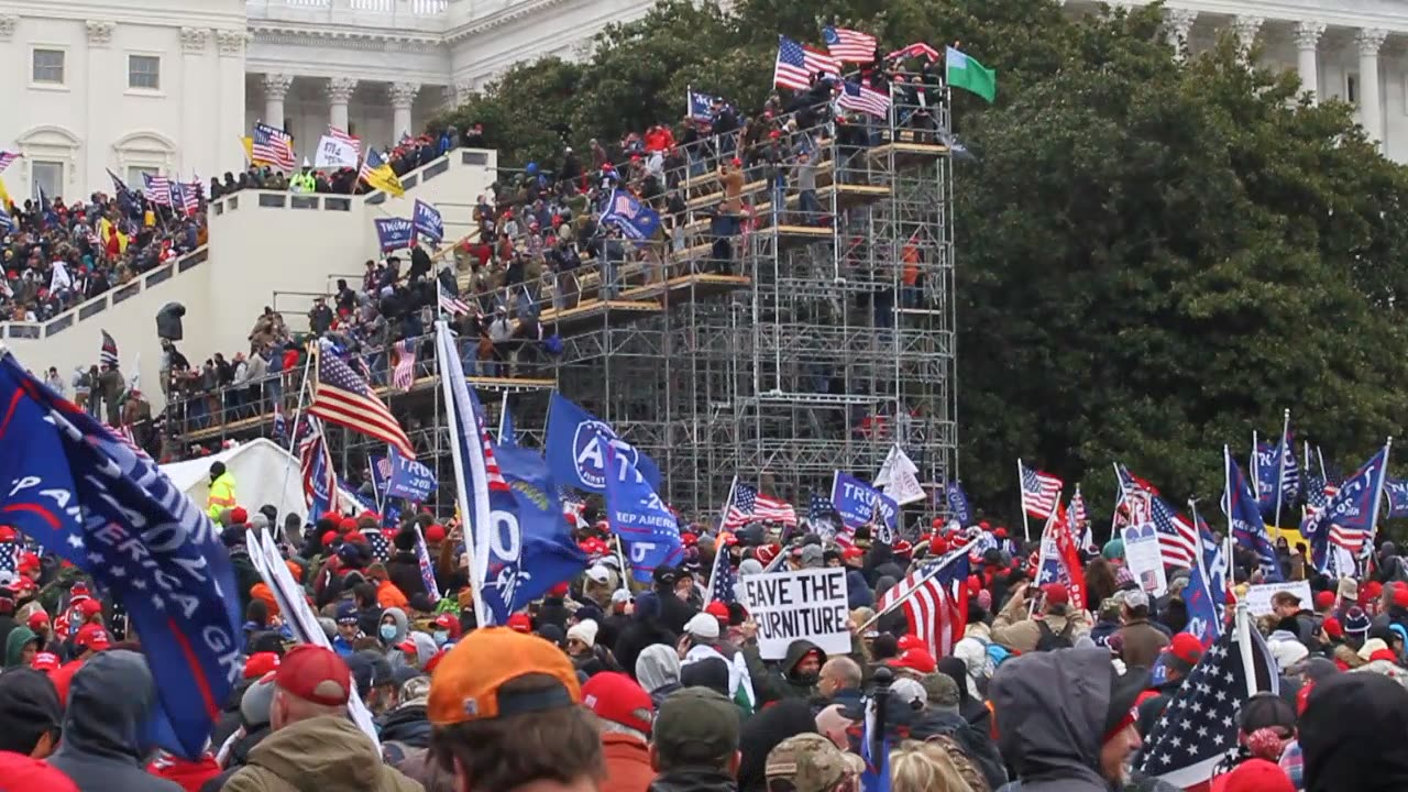 January 6th scene from the crowd outside the Capitol