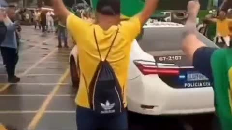 POLICIA CIVIL SE JUNTA AO POVO