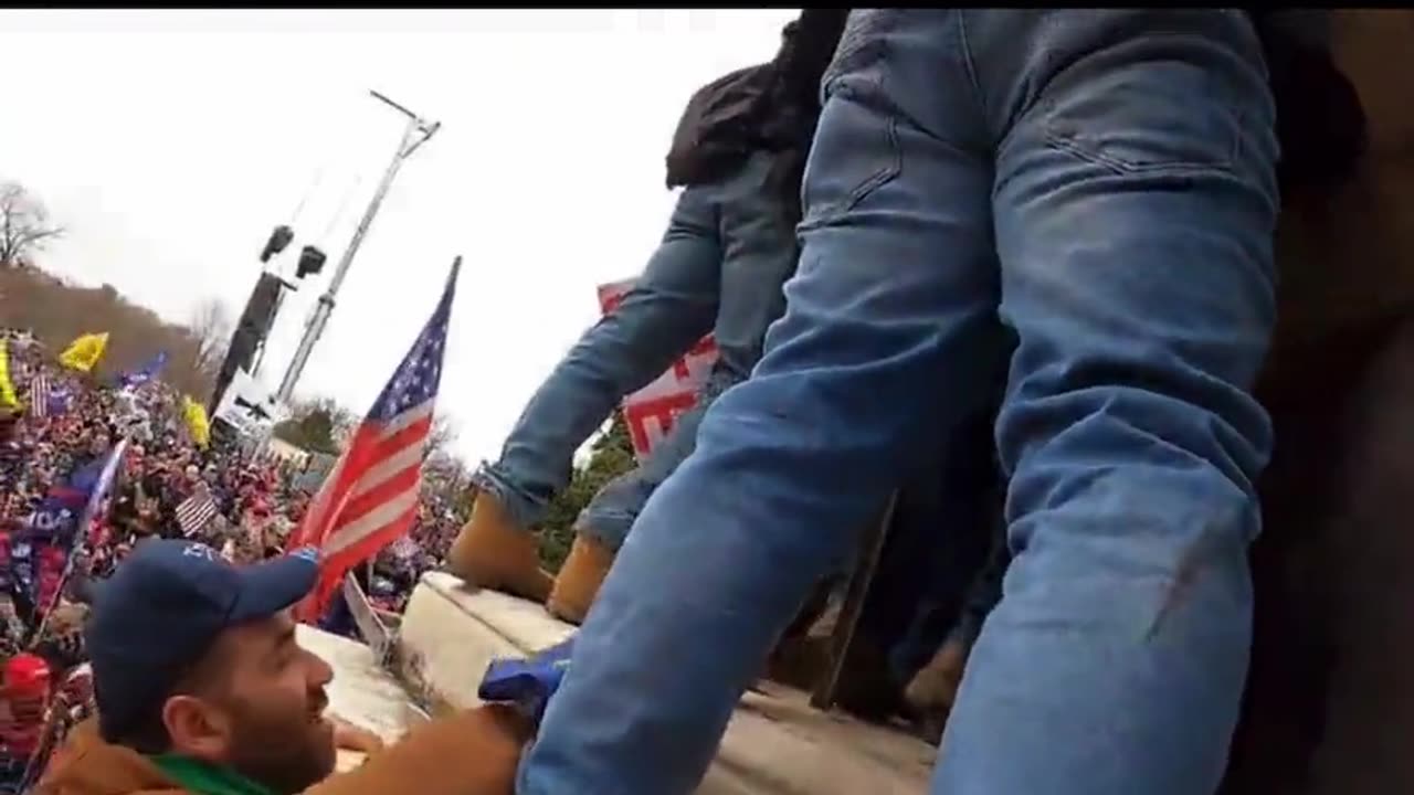 Undercover DC cops acting as provocateurs and pushing people towards the Capitol (Jan 6 footage)