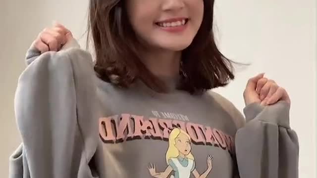 Cewek cantik senyumnya gemas