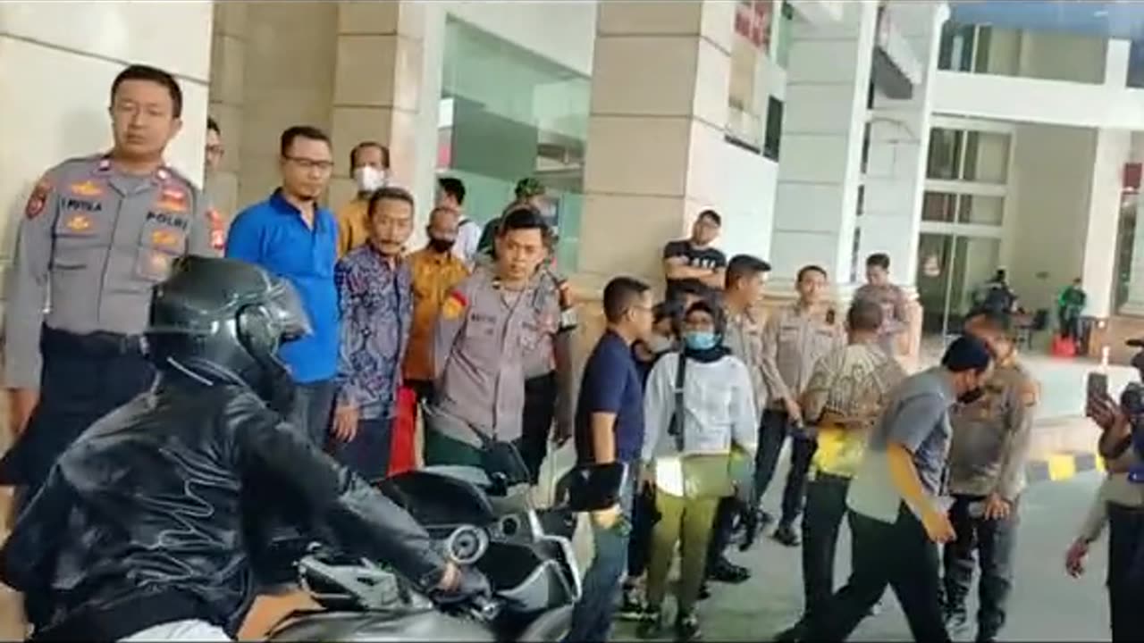 Gubernur DKI Jakarta pake moge