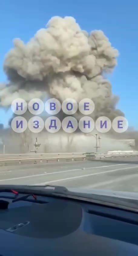 ️"New Edition" publishes a video of a powerful explosion near the Antonovsky bridge in Kherson