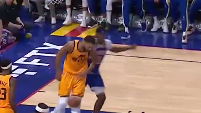 Andrew Wiggins Drops The Hammer