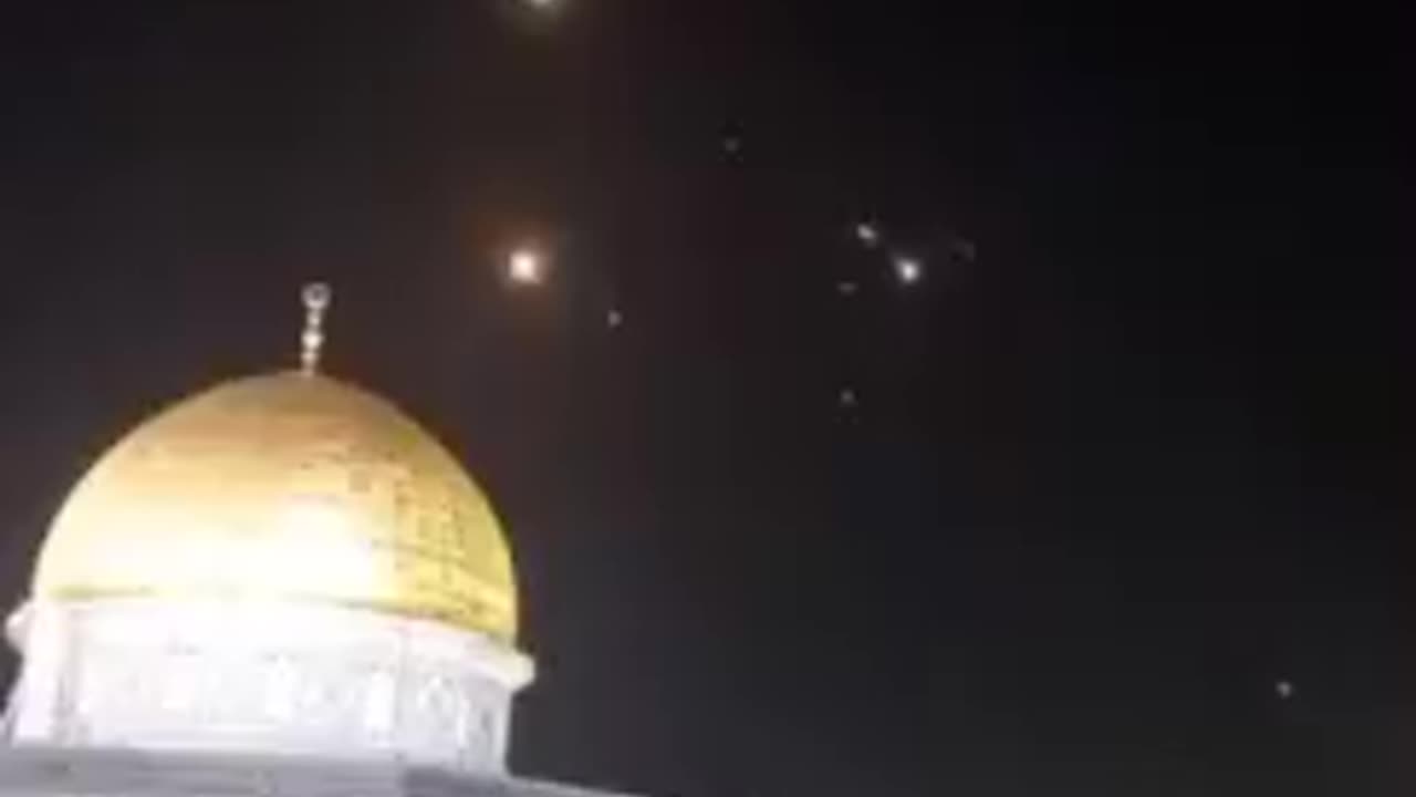 Breaking: Iranians Missiles in the Sky of Al-Aqsa Mosque│WarMonitor