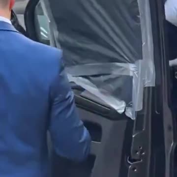 E i furti e distruzioni ... Parigi