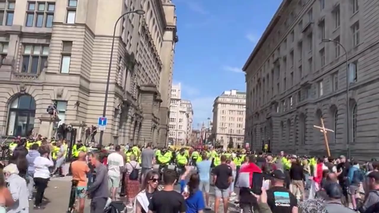 LIVERPOOL PATRIOTS REFUSED TO FIGHT ANTIFA, WHEN THE POLICE