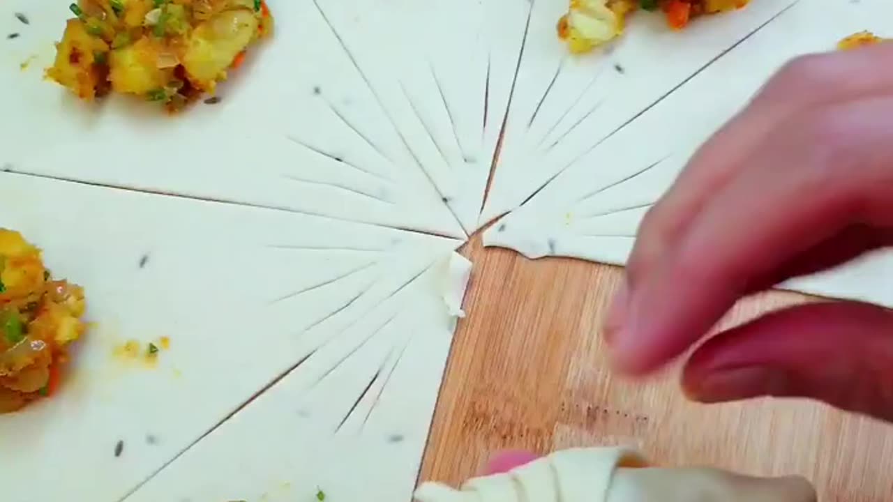 Samosa Folding Hack | How to make 8 samosas in one go 🙌