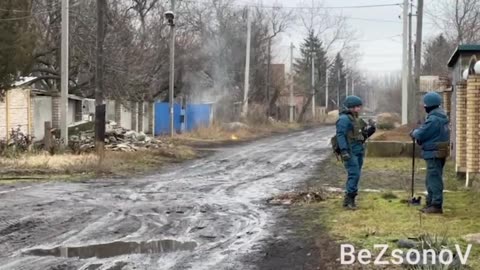 Sappers neutralize the Lepestki mines