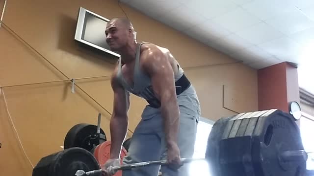 Record-Breaking Deadlift Puke