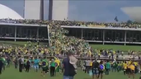 Manifestações no Brasil teve pessoas infiltradas.