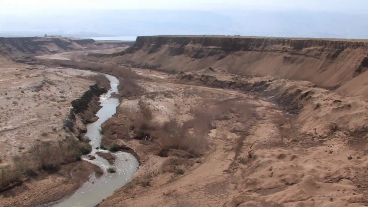Joshua 3 The Israelites Cross the Jordan