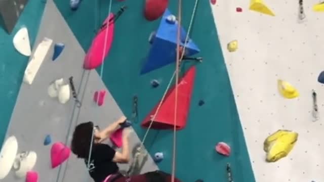 The weather is warm, and I can finally climb in short sleeves. I brushed 15 lines and practiced them