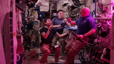Space in 4K - First Lettuce Grown and Eaten in Space