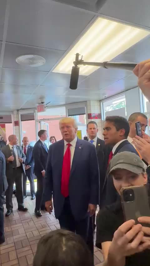Trump makes surprise visit to Georgia Waffle House