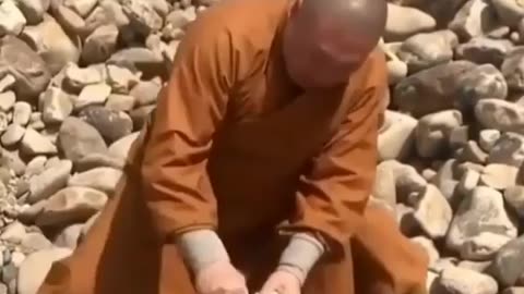 This monk is destroying the stone with just his fingers. 😲