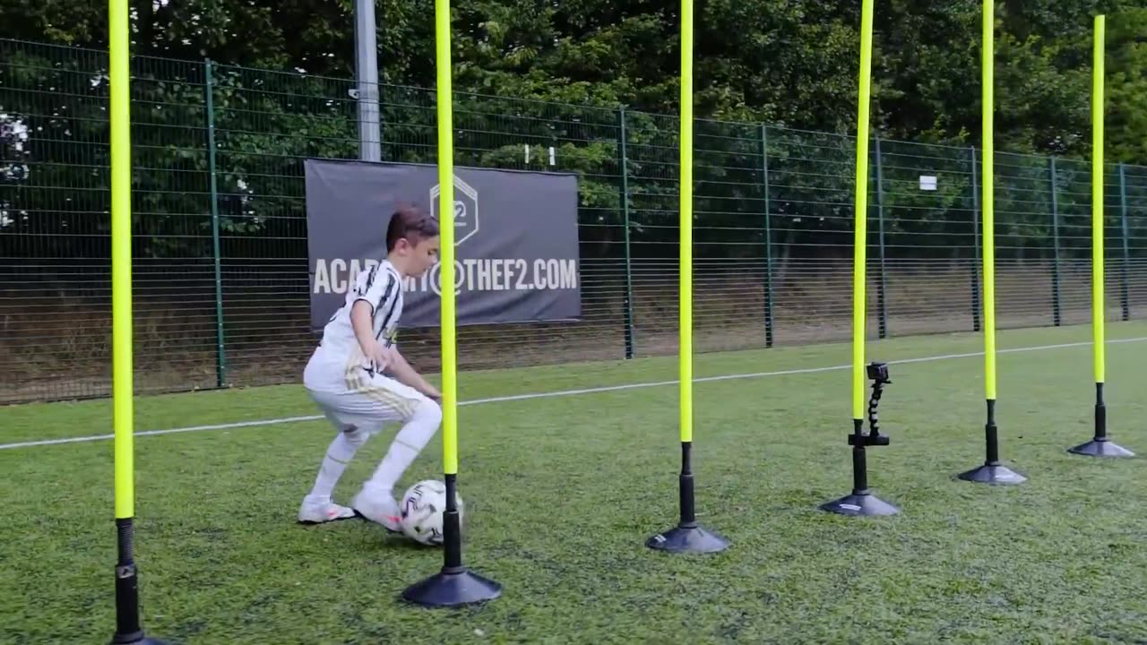 EPIC MINI MESSI VS MINI RONALDO SKILLS BATTLE