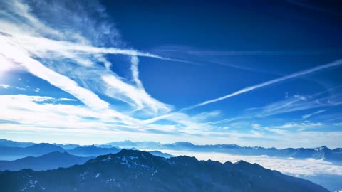 The sea of ​​clouds on the top of the mountain makes people yearn for