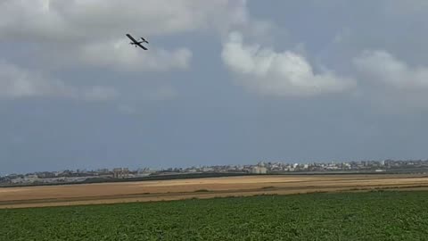 מטוסים ישראלים מרססים חומר צהוב על הירקות שלנו בשדות הם מרעילים גם אותם