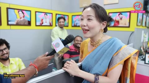 Chinese Girls Sing a Song in Hindi