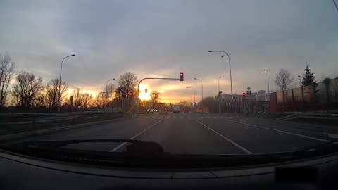 Wjazd na skrzyżowanie na czerwonym świetle