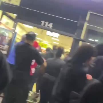 Los Angeles. A trend that doesn't stop, robbing mass stores