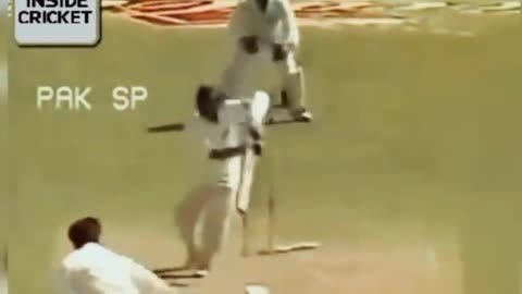 Shoaib akhtar Bowling...