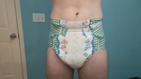 Little Paws adult diapers from ABUniverse, how they look and fit