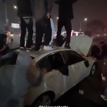 Los Angeles è ormai come una zona di guerra.