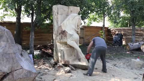 Amazing use of chainsaws and carving tools