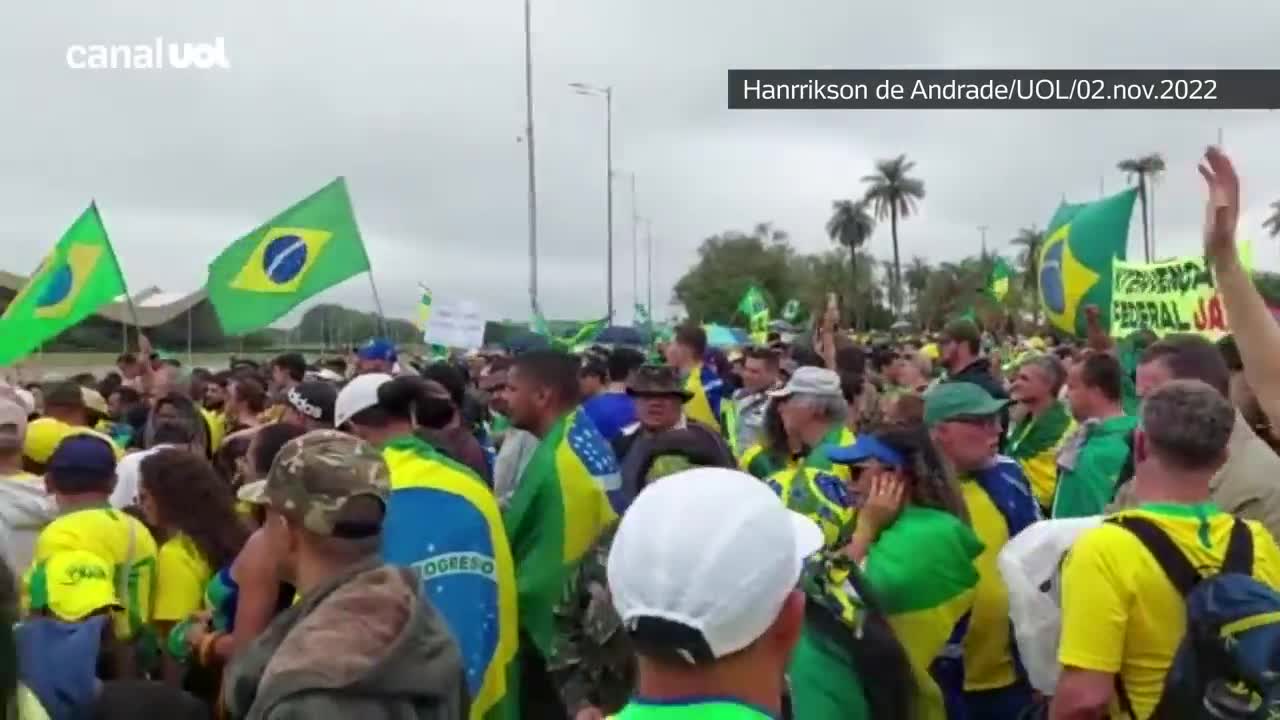 Bolsonaristas pedem intervenção e que Exército 'saia do quartel' em Brasília