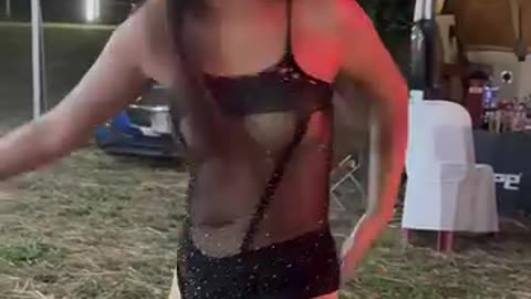 Happy weekend with this sexy asian dancers