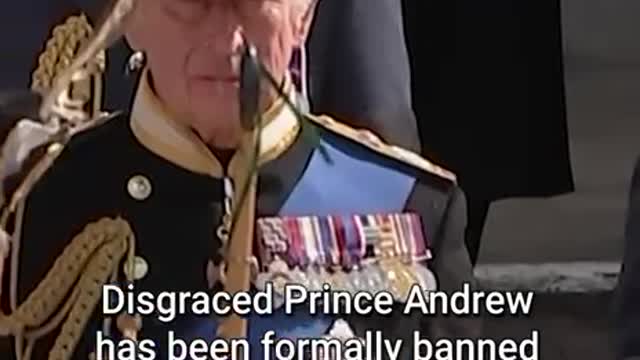 Pedophile Prince Andrew has been formally banned from Buckingham Palace. 🙄🙄