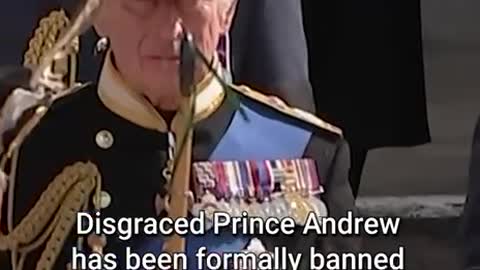 Pedophile Prince Andrew has been formally banned from Buckingham Palace. 🙄🙄