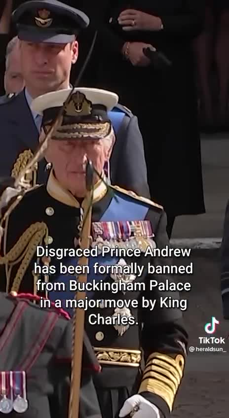 Pedophile Prince Andrew has been formally banned from Buckingham Palace. 🙄🙄