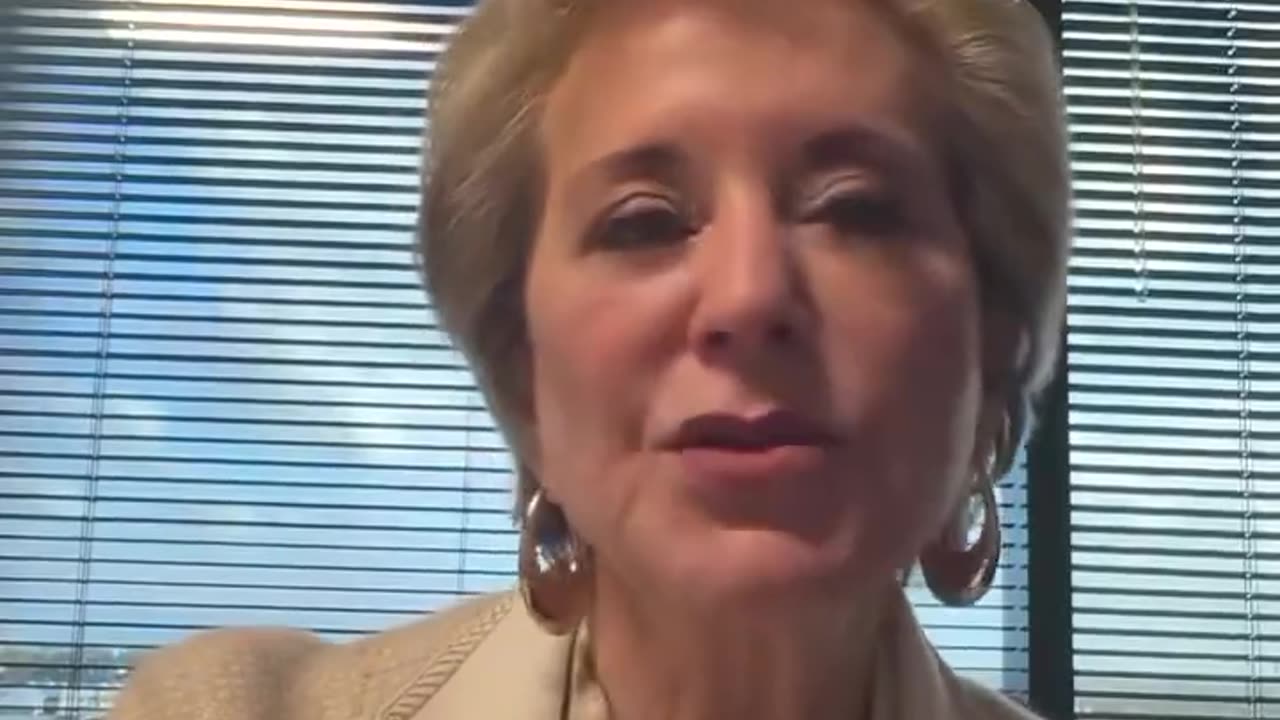 Former WWE President & CEO Linda McMahon delivers an epic smackdown to Mark Cuban.