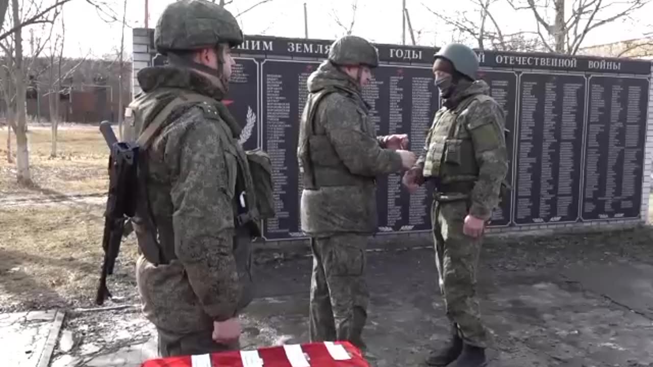 Servicemen distinguished within special military operation receive awards