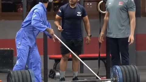 Anatoly Gym prank | pretended to be a FAKE cleaner