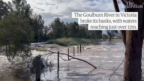 Victoria floods: rivers rise as residents sandbag their properties