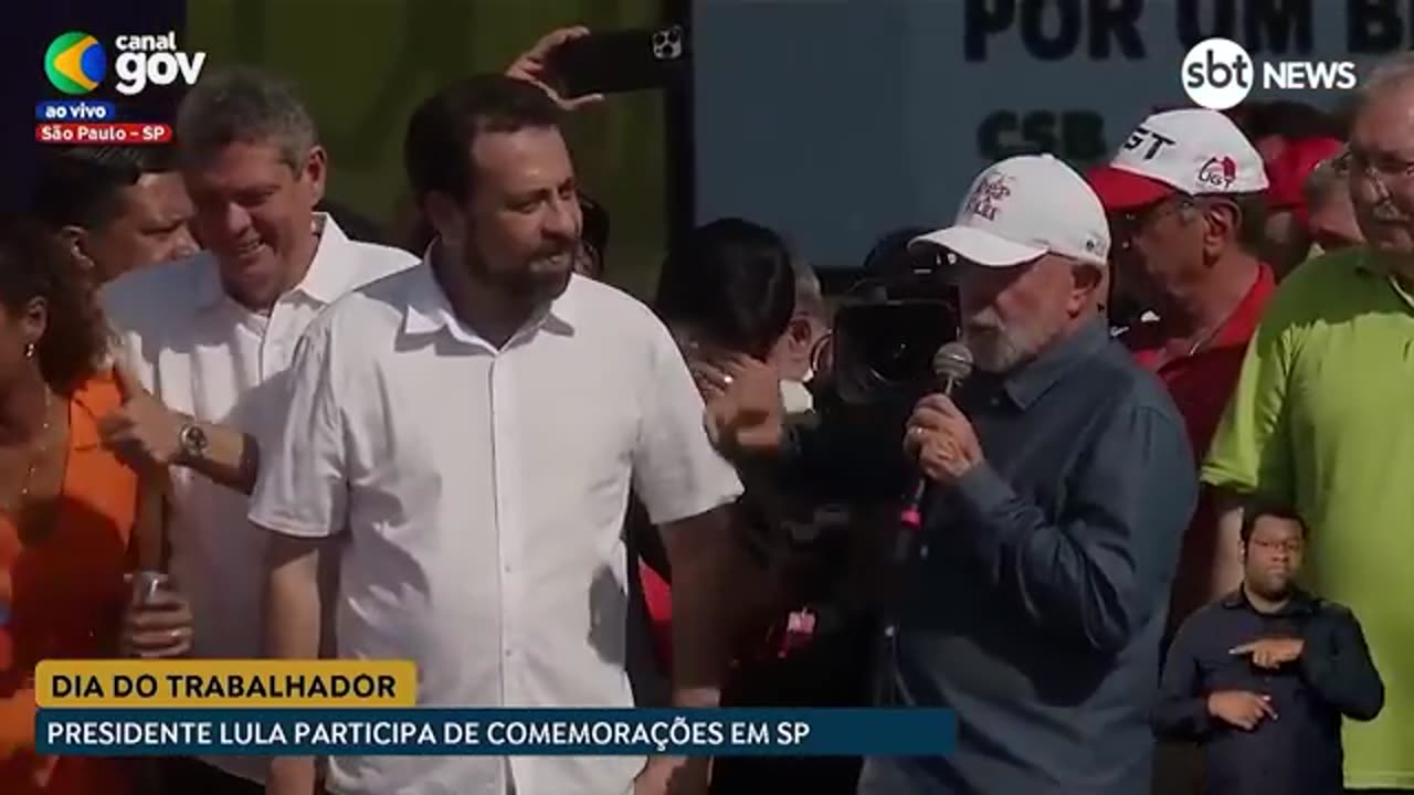 Lula pede votos para Boulos em palanque do 1º de Maio