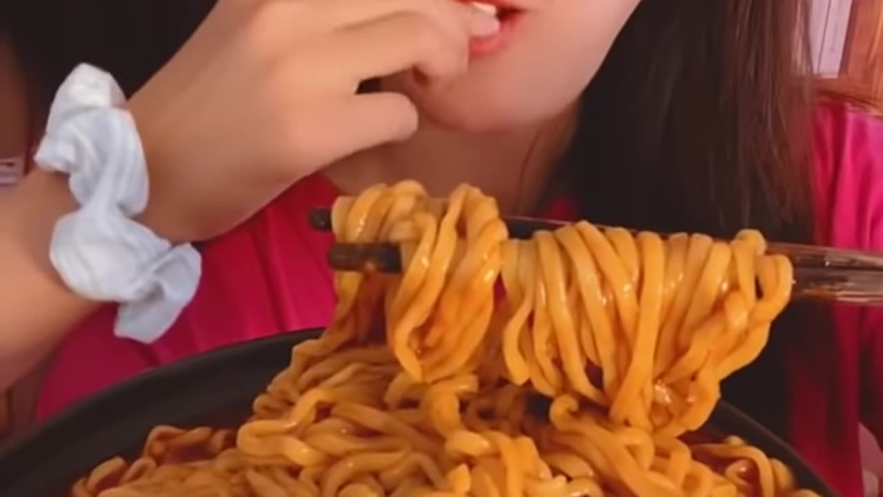 ASMR | China, eating fast, eating Korean noodles with egg