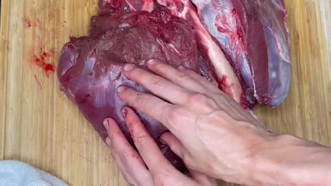 Butchering a deer hindquarter #venison #cooking #Recipe