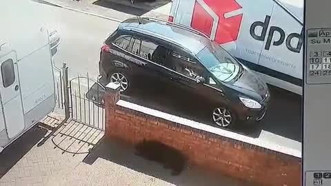 Delivery Driver Decided Not to Use the Gate