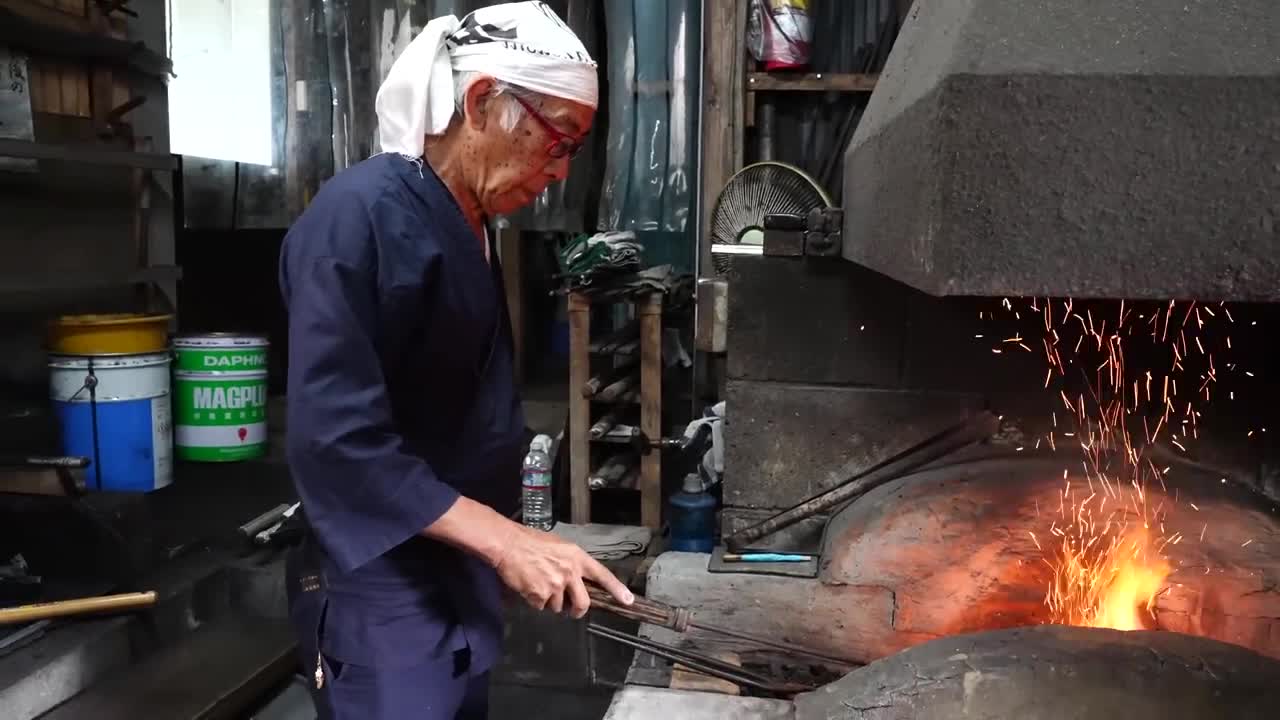 How Japanese samurai swords were made. A 75-year-old swordsman who has made 1,000 Japanese swords