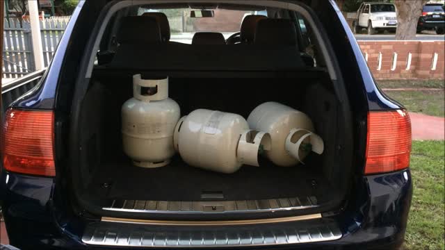 How to Stop 9kg Gas Bottles from Rolling Around in your Car