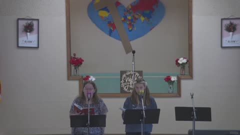 Moose Creek Baptist Church sings “I Love You Lord“ During Service 5-29-2022