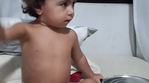 my son with the improvised drums 👶🤟