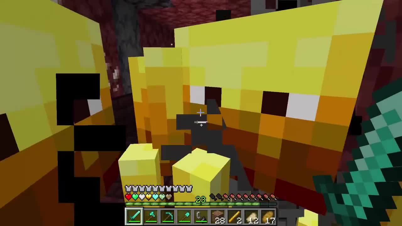 Custom Hearts Speedrunner VS Hunter in Minecraft