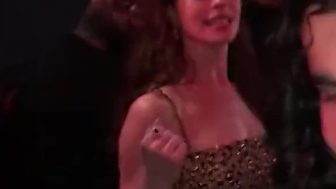 Anne Hathaway dancing