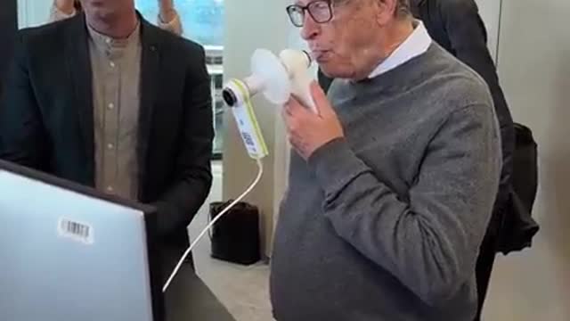 Bill Gates Tests New ‘Virus Breathalyzer’ Device